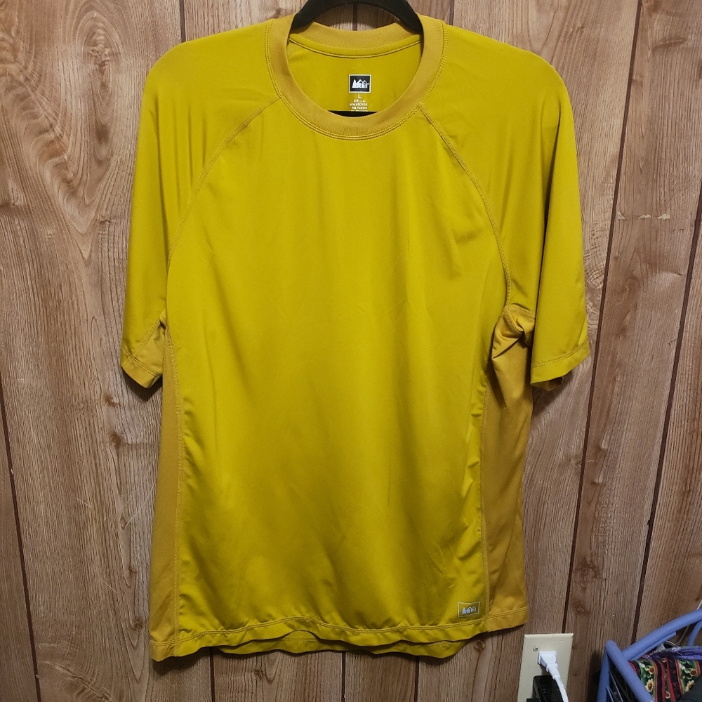 REI Base Layer Shirt Mens Size L Yellow Outdoor Hiking Short Sleeve Tshirt